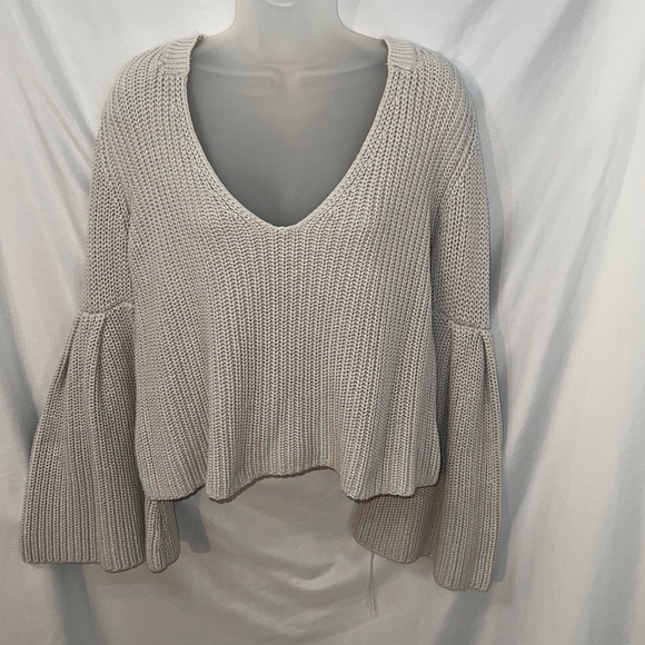 Free People Sweaters - Free People Light Gray Rib Knit Bell Sleeve Pullover Cropped Sweater Size S/P